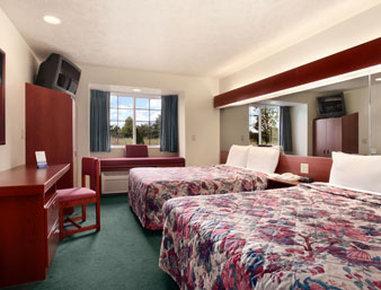 Microtel Inn & Suites By Wyndham Holland Exteriör bild